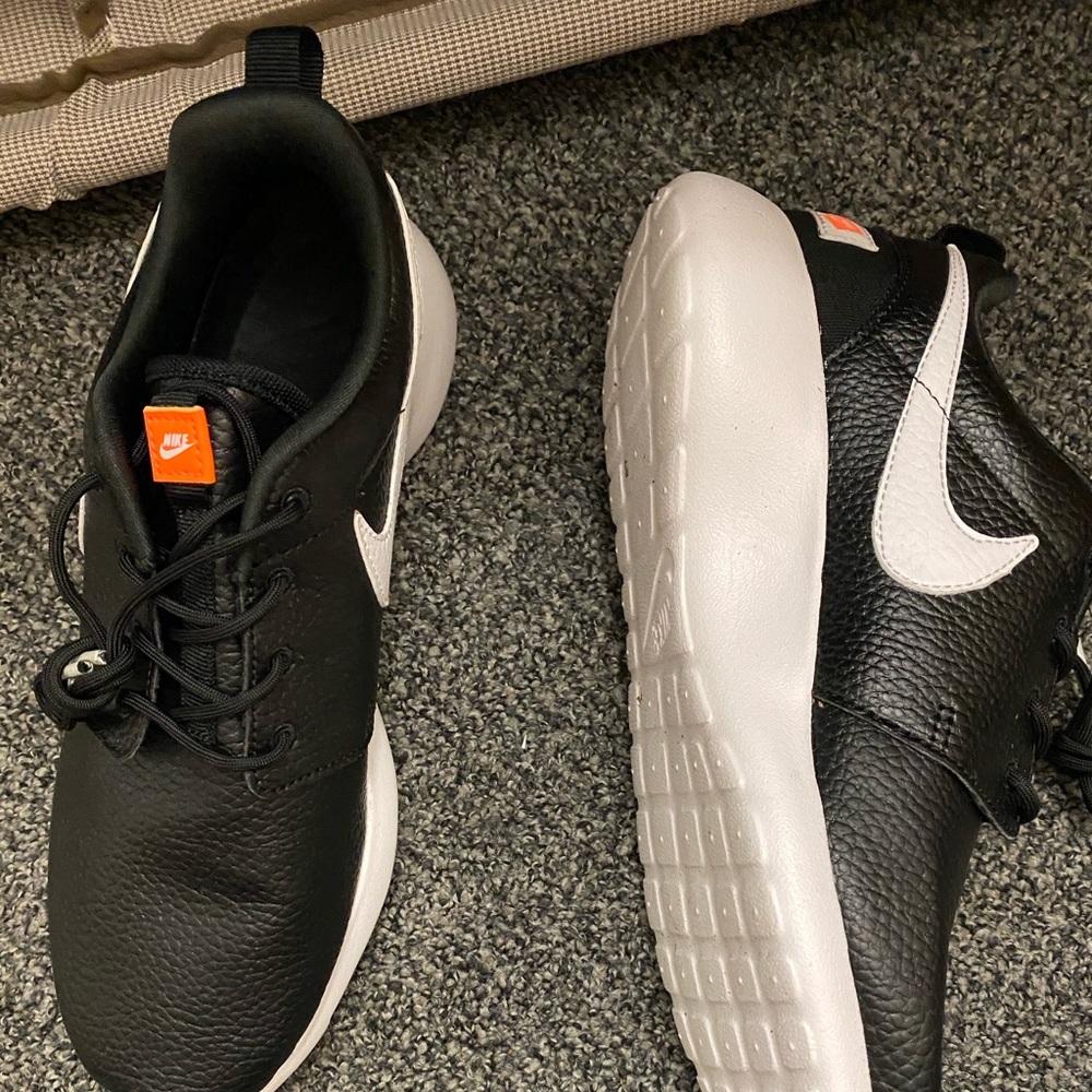 Woman’s Nike Roshe Runs